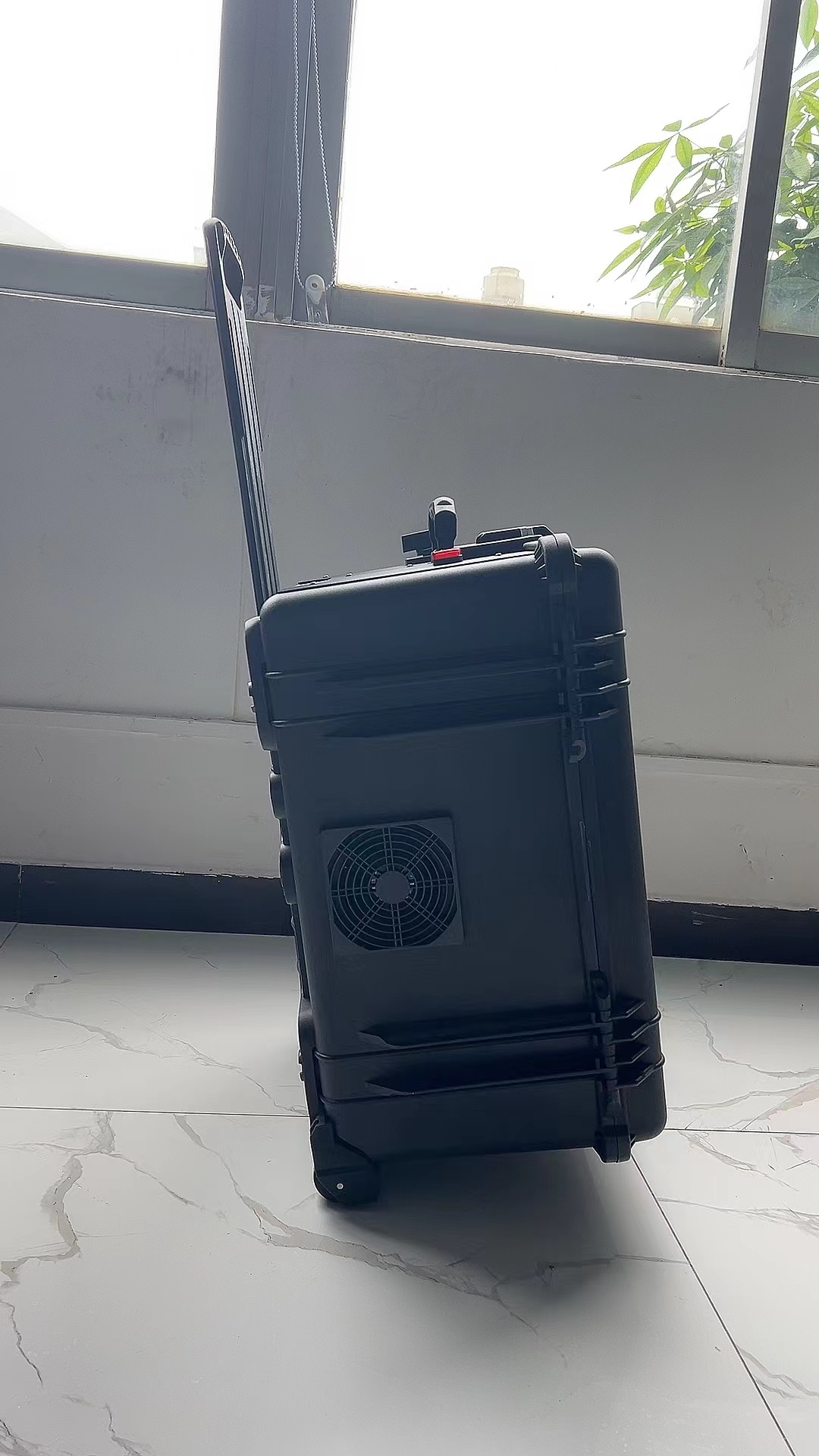 绥棱手拉箱型移动通信干扰器